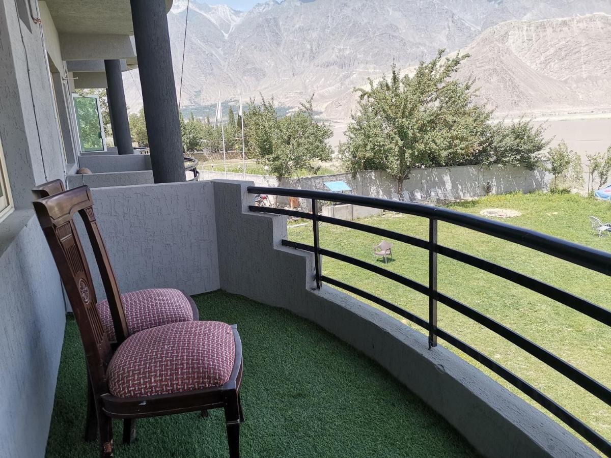 Eat And Read Hotel سكردو المظهر الخارجي الصورة