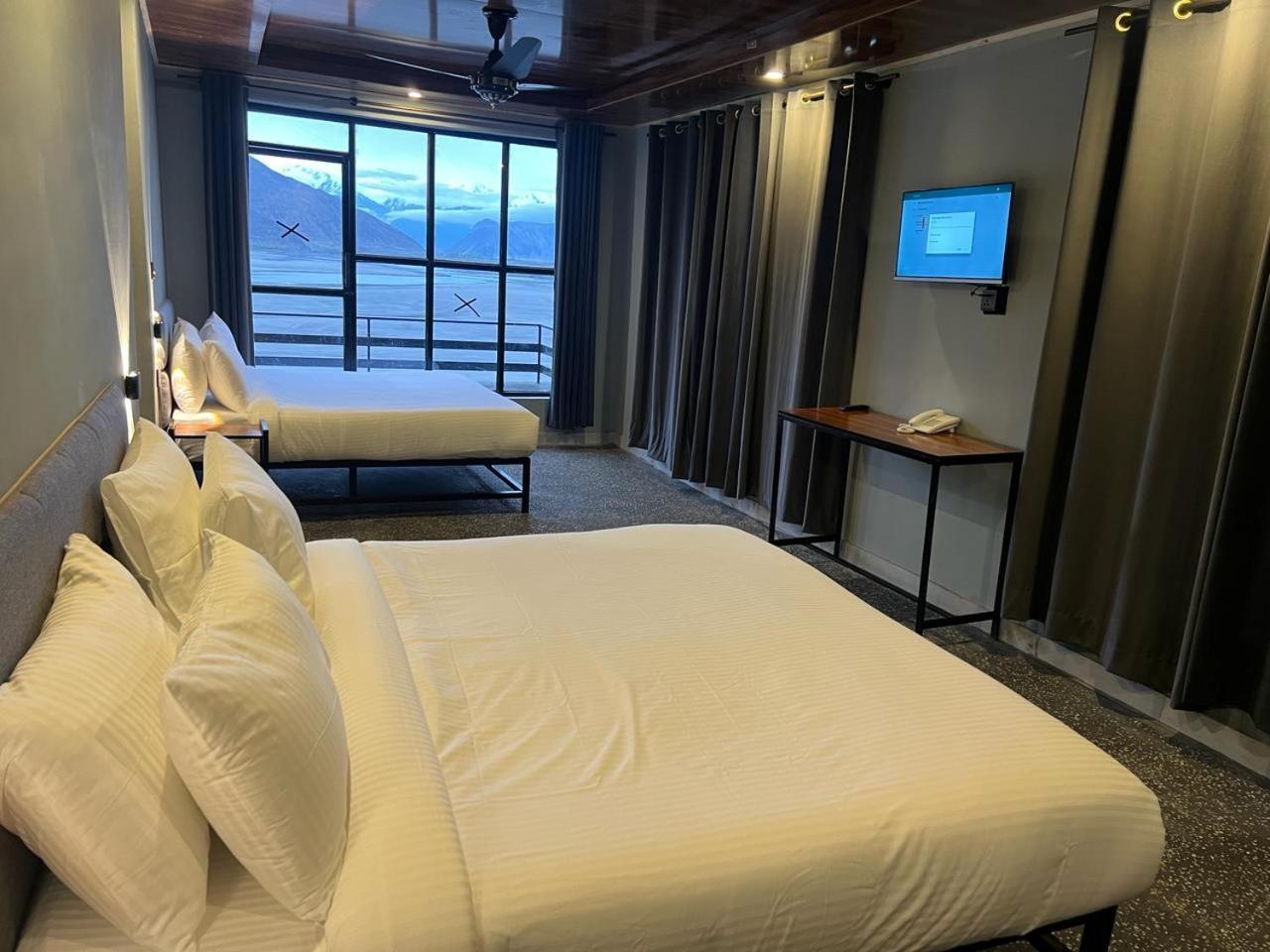 Eat And Read Hotel سكردو المظهر الخارجي الصورة