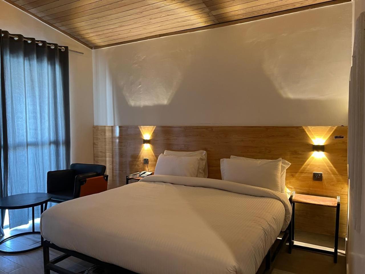 Eat And Read Hotel سكردو المظهر الخارجي الصورة