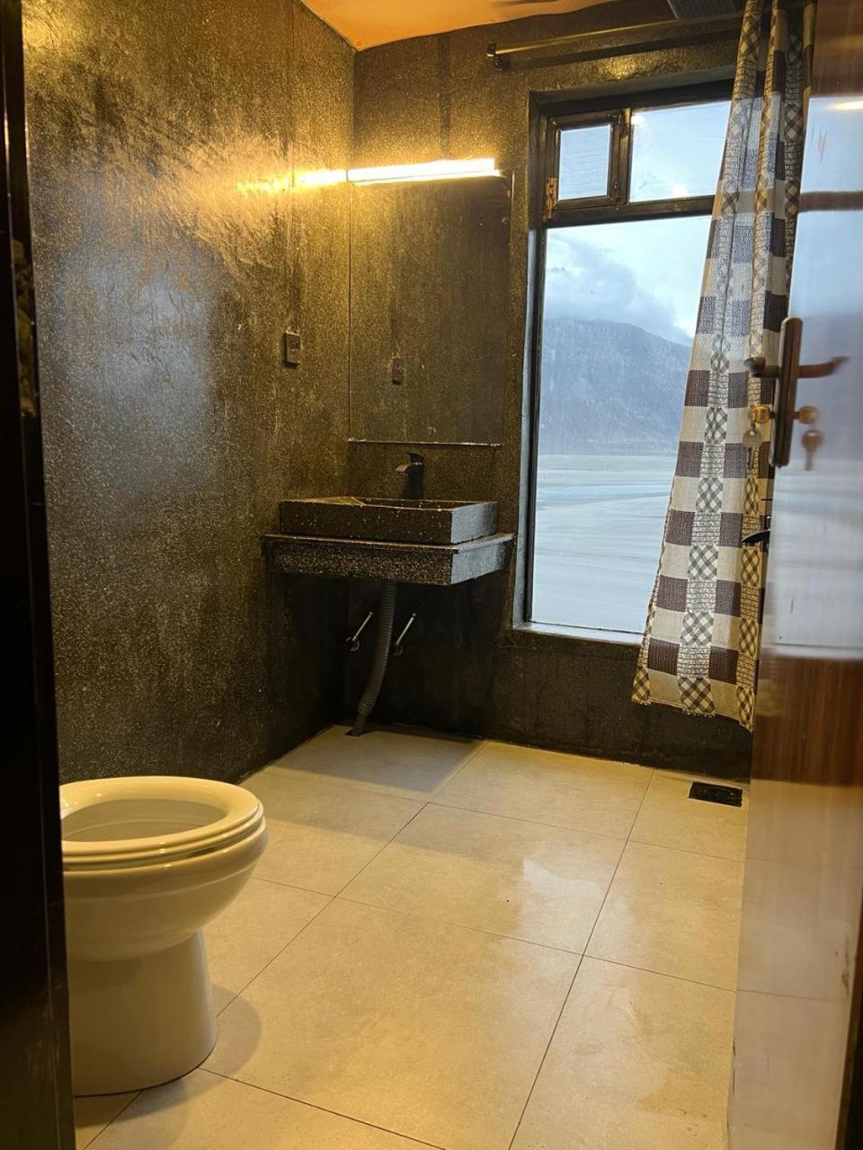 Eat And Read Hotel سكردو الغرفة الصورة