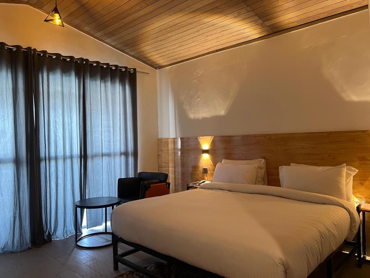 Eat And Read Hotel سكردو المظهر الخارجي الصورة